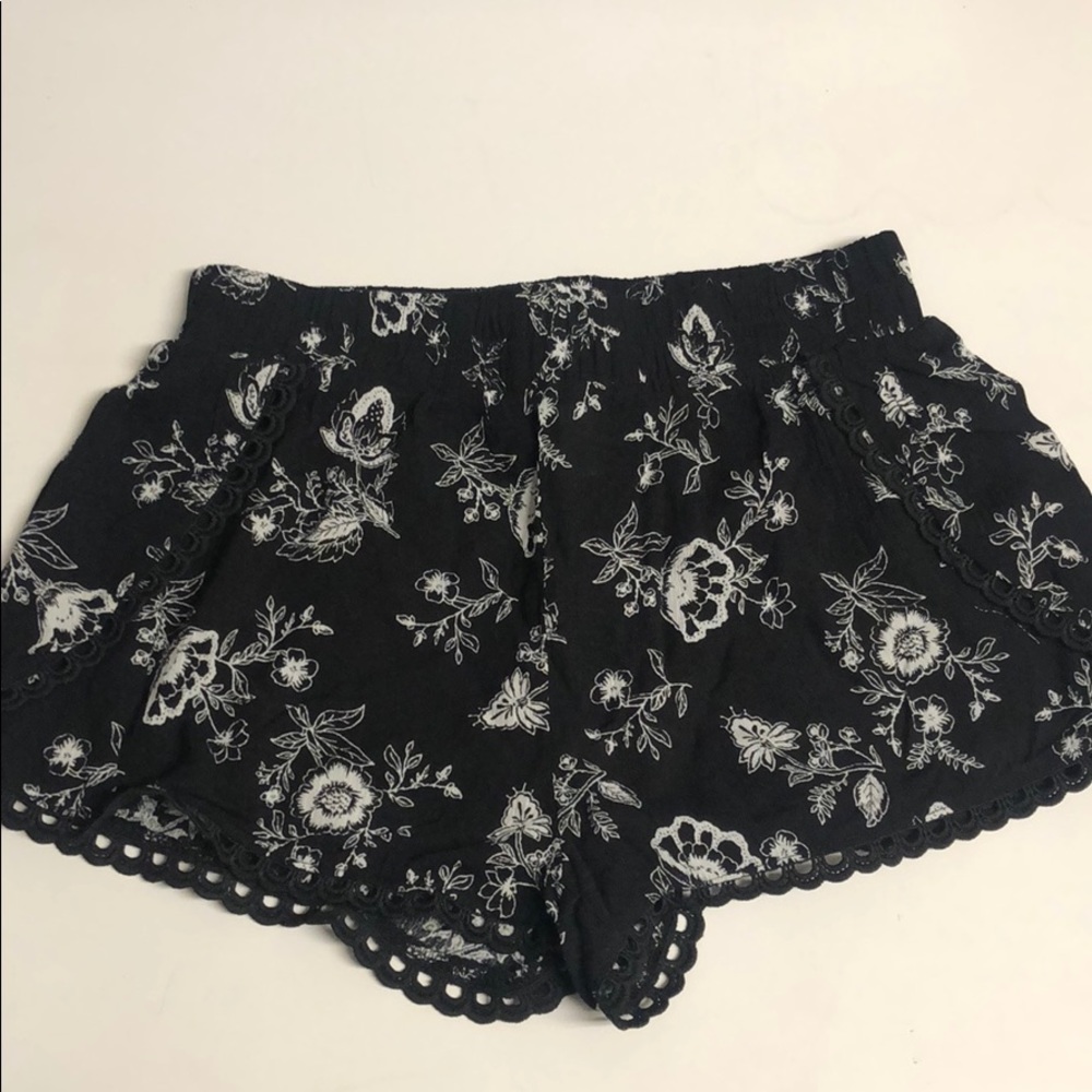 Black and White Floral Short
